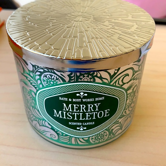 NEW Merry Mistletoe 3-Wick Candle B&B Works